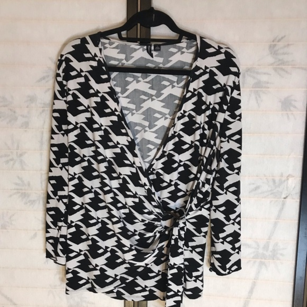 Essentials by‎ Milano Houndstooth Blouse